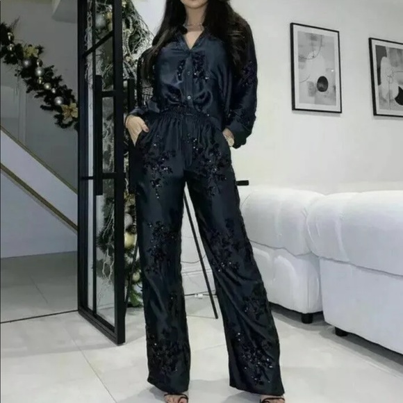 NWT_ZARA FW21 WOMAN SEQUINNED EMBROIDERED SET OF TOP+PANT_XS - Picture 4 of 11
